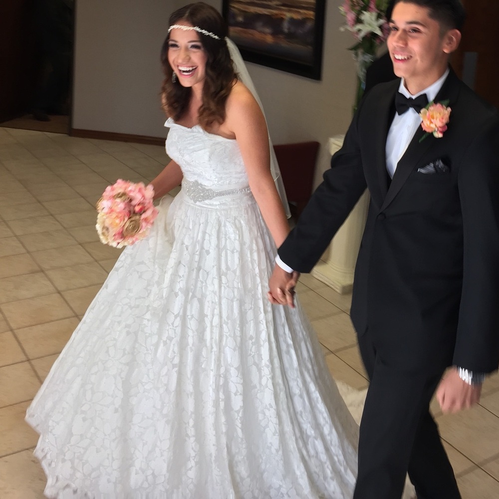 Wedding dress Size 4 - Picture 1 of 7